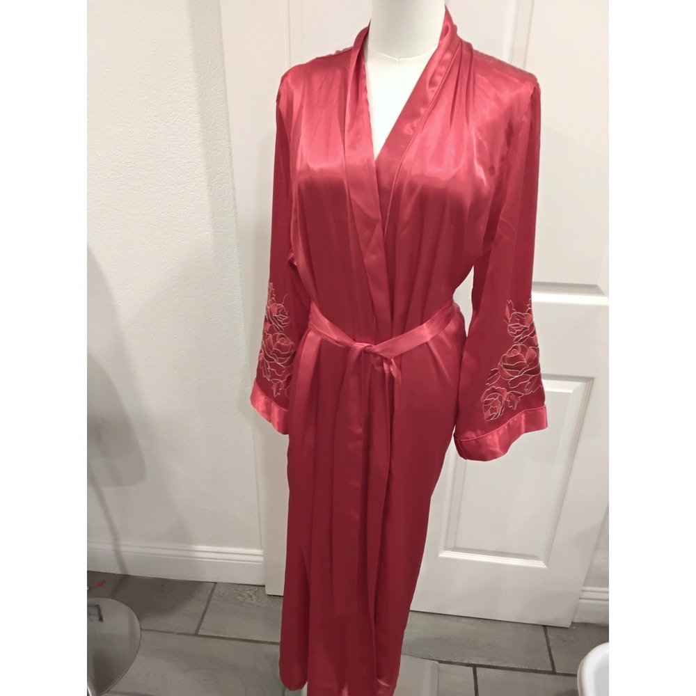 Morgan Taylor Intimates Rose Embroidered Satin Robe‎ Kimono Style Red L